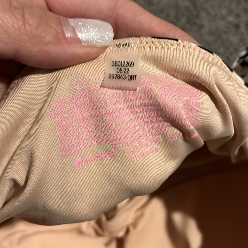 Victoria’s Secret One Piece Swimsuit (M) FINAL SALE - Picture 3 of 3